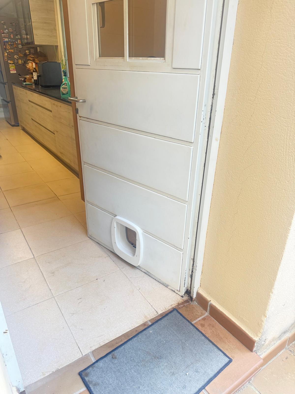 Instalación y acabado en puerta